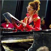 Profesora superior de música y canto imparte clases de técnica vocal de nivel básico a avanzado